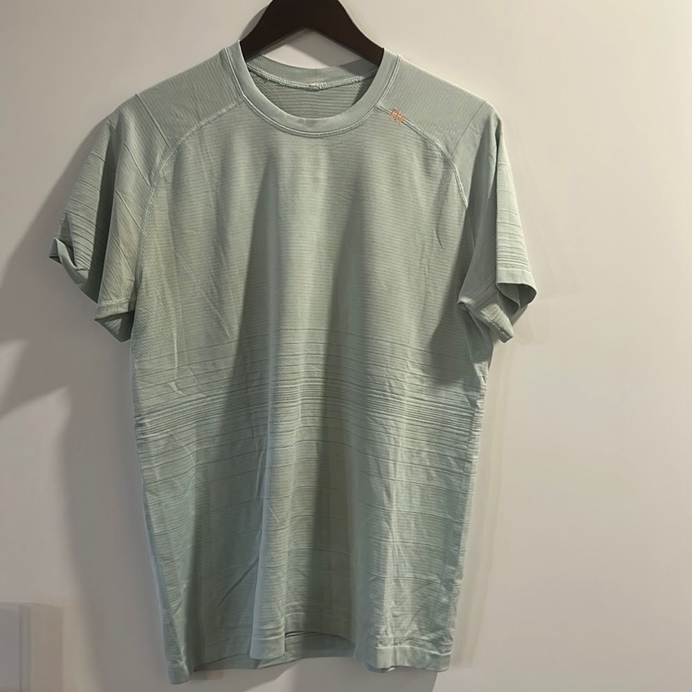 Men’s Lululemon short sleeve mint green workout tee. Size medium.